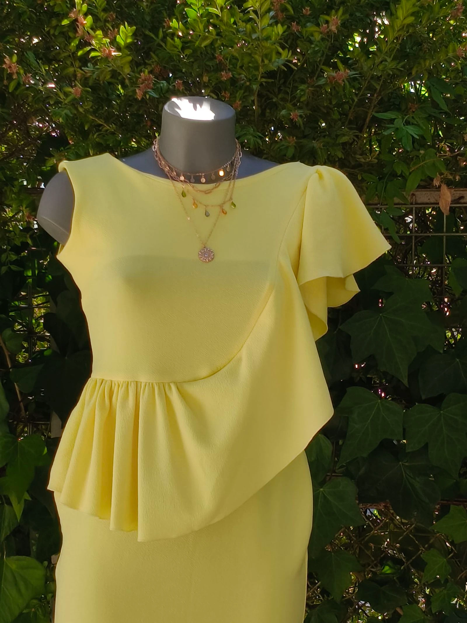 Robe élégante de fête avec volant /Vestido elegante de fiesta con volante – photo 3